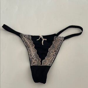 Women’s Samantha Blake black beige lace thong